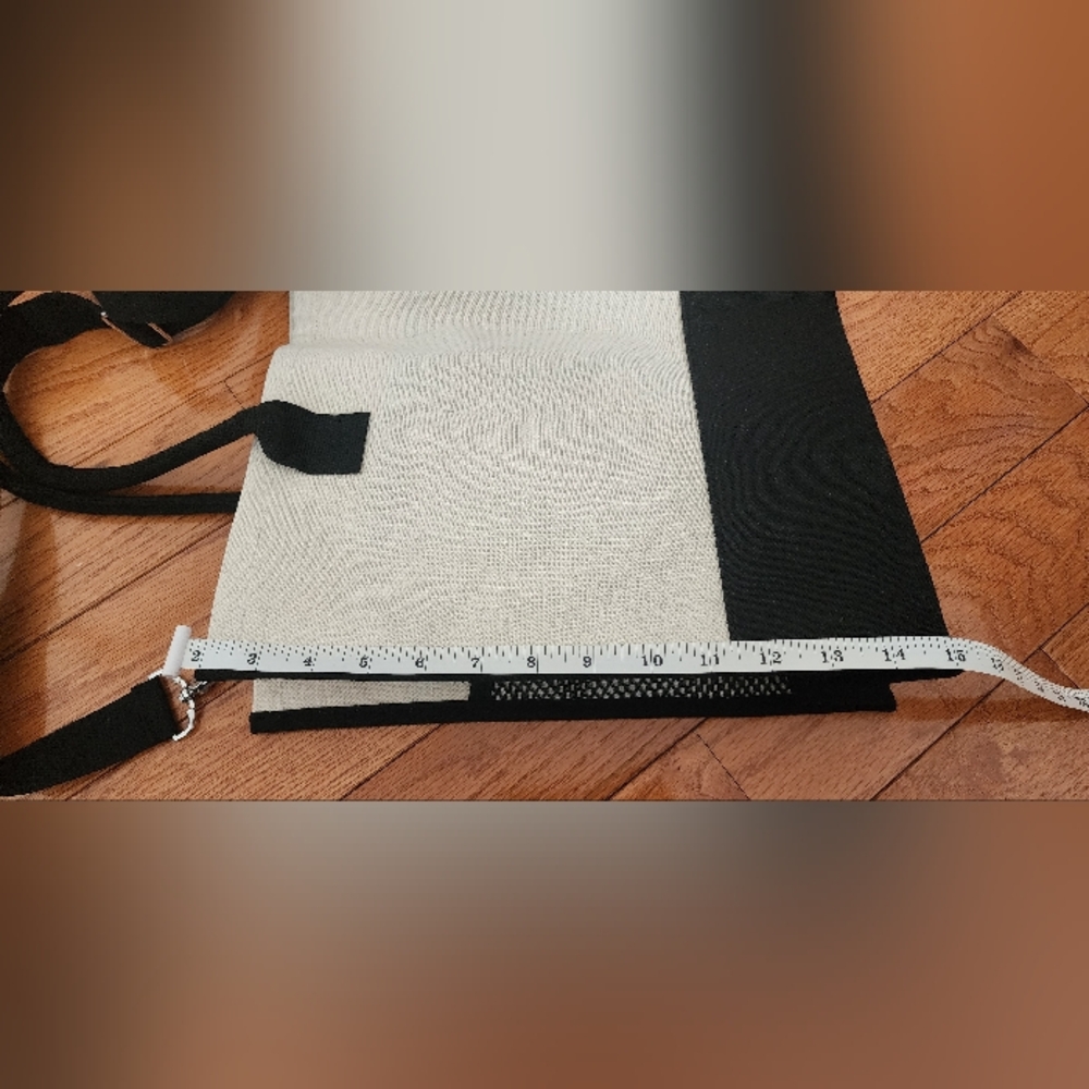 Stylish Black and White Tote Bag - Picture 7 of 8